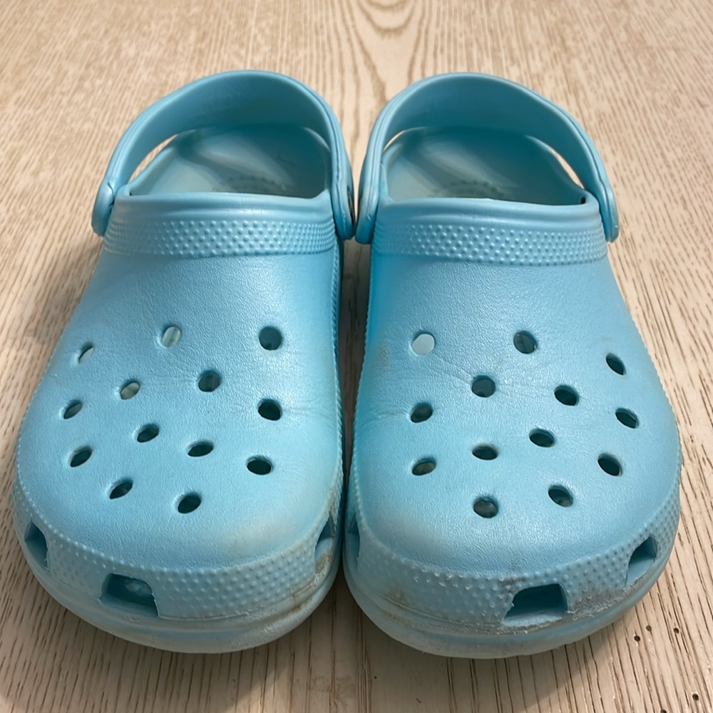Crocs Classic Clog Shoes (Cyan Blue). - Picture 2 of 12